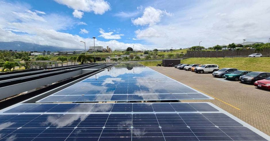 paneles solares instalados en America Free Zone