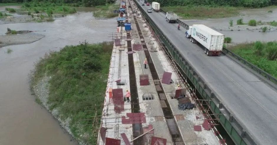 La empresa CHEC trata de ampliar a cuatro carriles la carretera. Archivo/La República