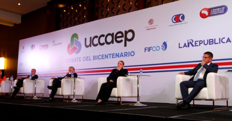 Esta tarde, José María Figueres del PLN, Lineth Saborío de la Unidad, Rolando Araya de Costa Rica Justa y Fabricio Alvarado de Nueva República, compartieron con el sector productivo agrupado en la UCCAEP, algunas de sus propuestas para el futuro gobierno. Esteban Monge/La República