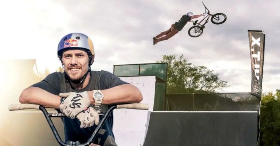 El atleta cartaginés de BMX freestyle, Kenneth Tencio, será el encargado de encender el pebetero de los 200 años de independencia de Costa Rica en las Ruinas de Cartago, Los últimos metros del recorrido lo hará en compañía de otros atletas. Archivo/La República.