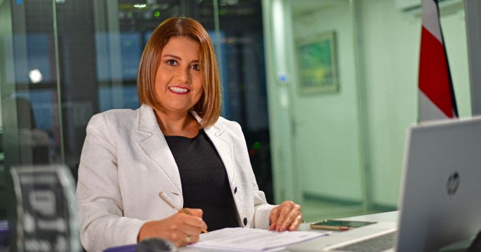 Marianela Rivera, Especialista de Contratos de la empresa tecnológica costarricense.