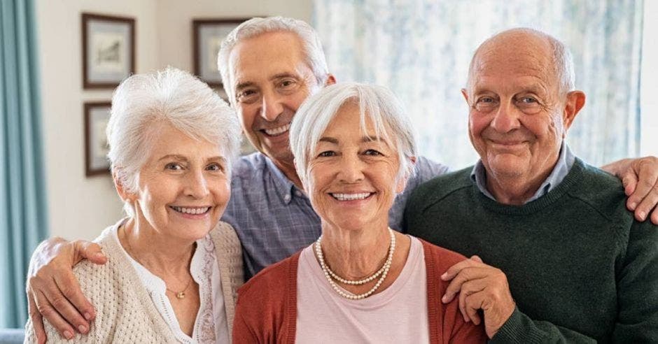 grupo de adultos mayores