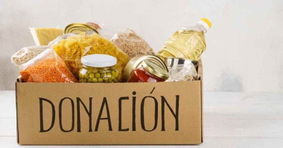 Una caja de Donación de alimentos