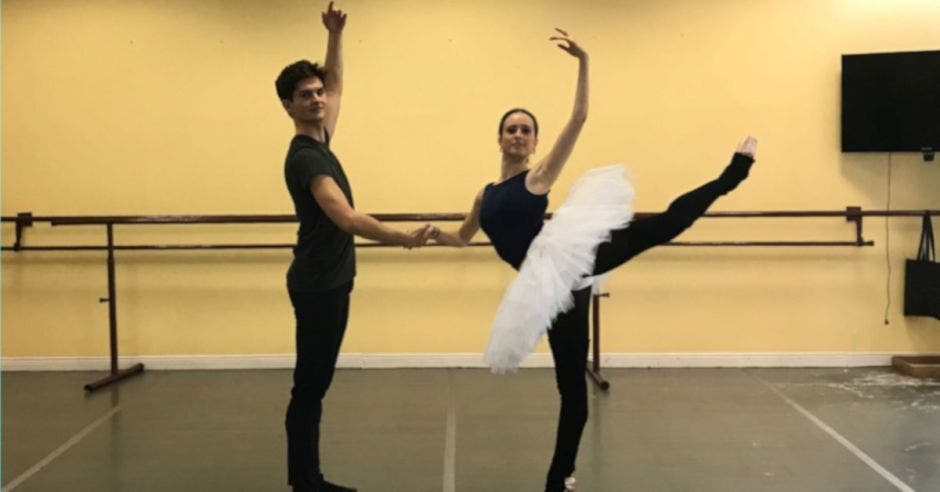 Alana Morgenstern, del Chevalier Ballet de Nueva York y Piotr Peczkowski, del City Ballet de San Diego