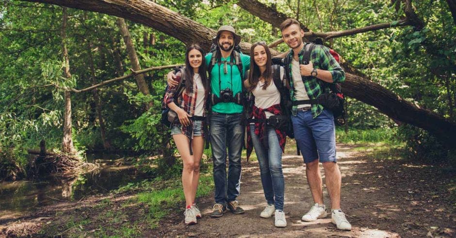 Turistas jóvenes.