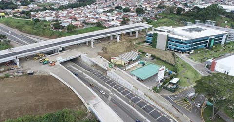 Intersección a tres niveles en ruta 32