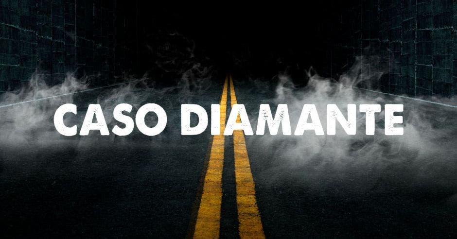 Una carretera oscura con la leyenda caso Diamante