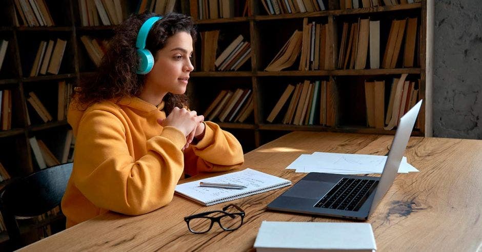 Costa Rica invierte mucho dinero en educación, pero sus resultados han sido malos hasta el momento. Shutterstock/La República.