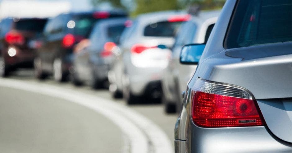 Un presa en carretera por tumulto de autos