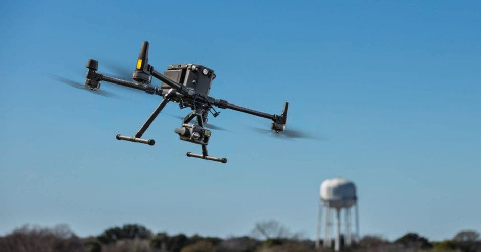 Un drone policial volando