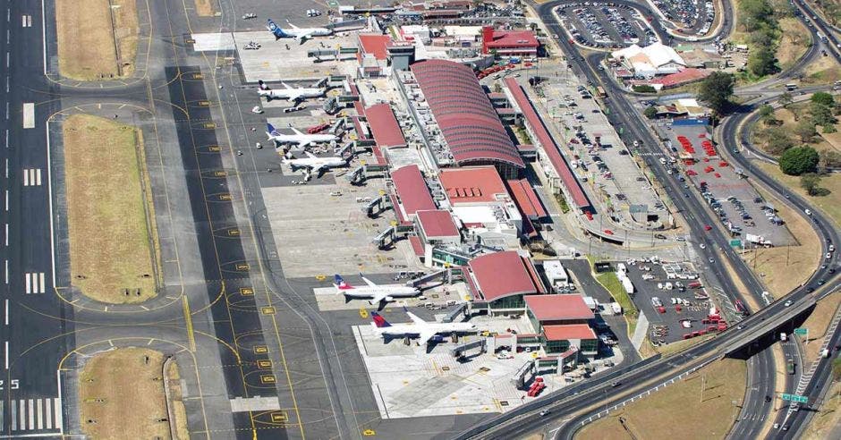 Foto aérea del aeropuerto Juan Santamaría