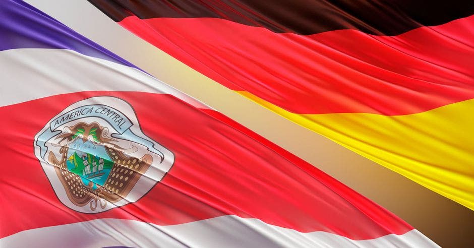 Un arte que incluye las banderas de Costa Rica y Alemania