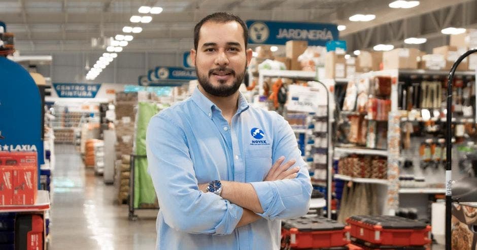 Carlos Ramírez, gerente país de Ferretería Novex en la nueva tienda de Escazú