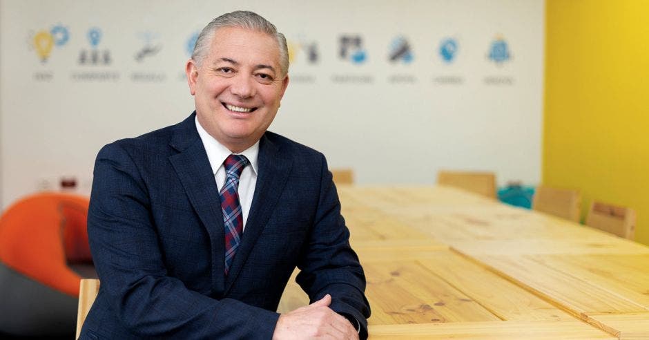 Con esta iniciativa, en Coopeservidores buscamos ser una alternativa para esas personas que aún no tienen acceso a los servicios financieros, dijo Oscar Hidalgo, Gerente General de Coopeservidores y Gerente General Corporativo de Grupo CS. Cortesía/La República