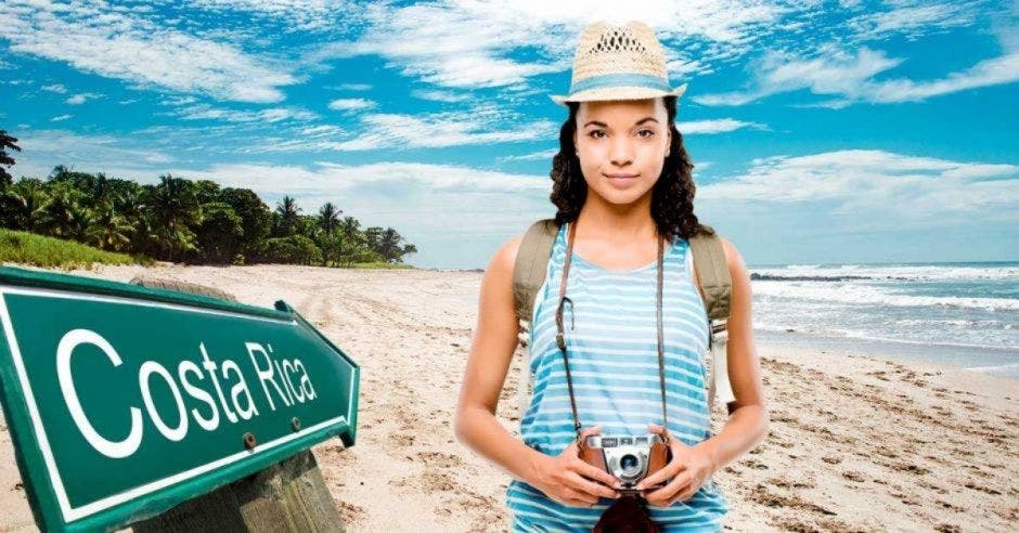 Autoridades costarricenses recomiendan a turistas “vestir similar” al país  para “no llamar la atención”