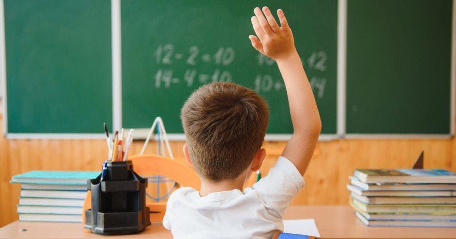 foto de un niño en un aula