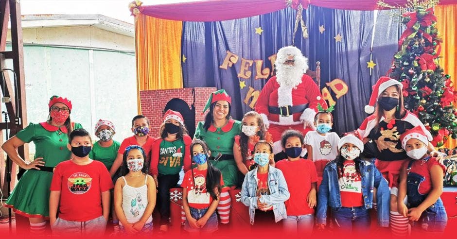 Niñas y niños de escasos recursos celebran Navidad gracias a donación de la Embajada China