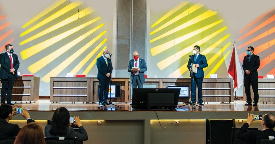 La ceremonia de presentación del el libro Obras clásicas citadas por Xi Jinping en la Universidad Nacional