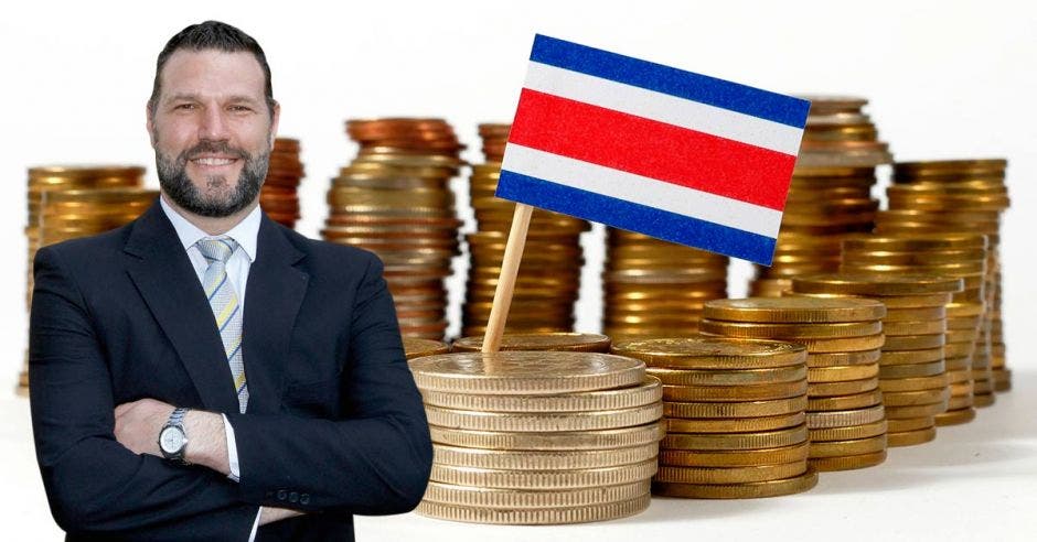 Daniel Suchar, Costa Rica, dinero