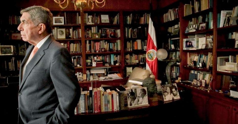 el expresidente Óscar Arias