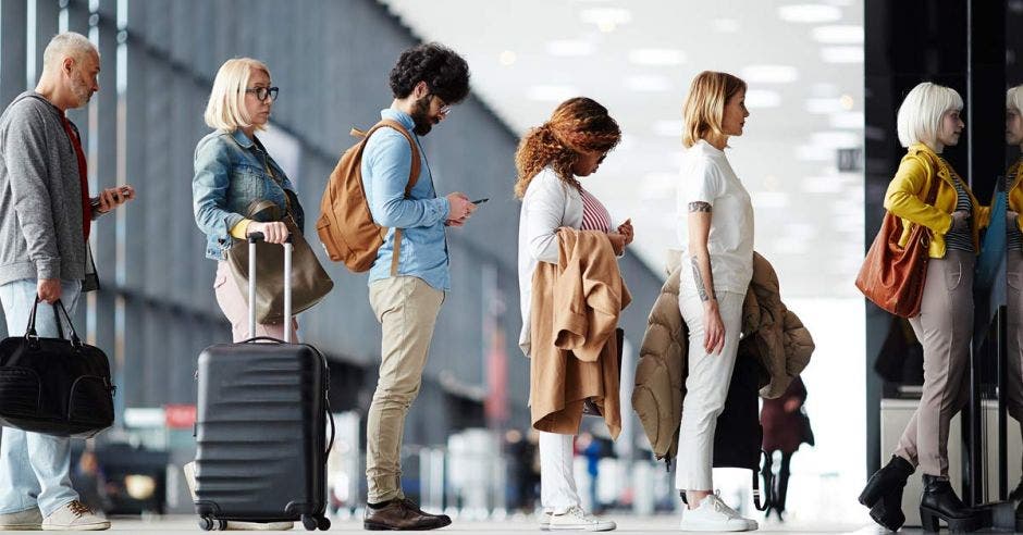 pase de salud filas aeropuertos