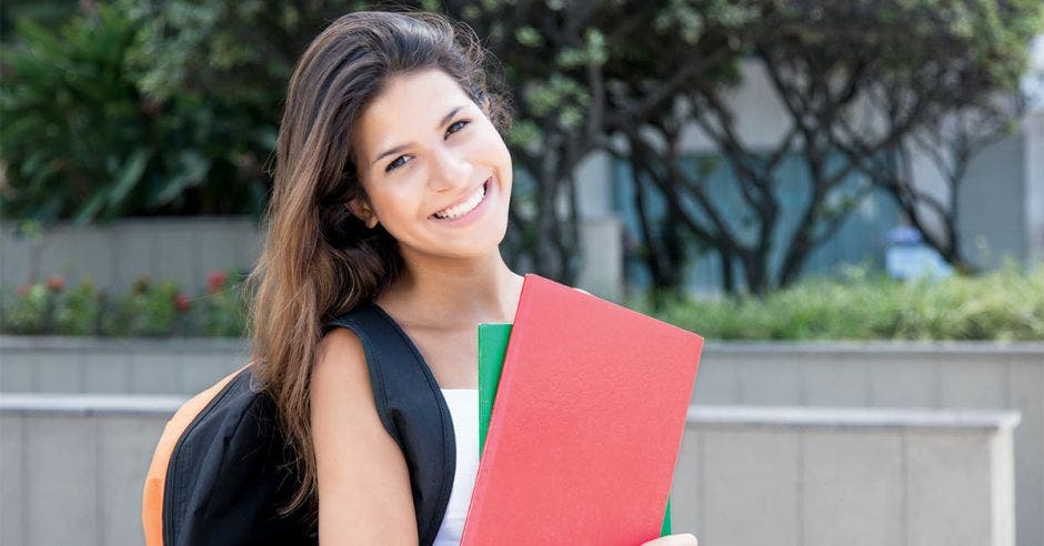 Estudiante sonriendo