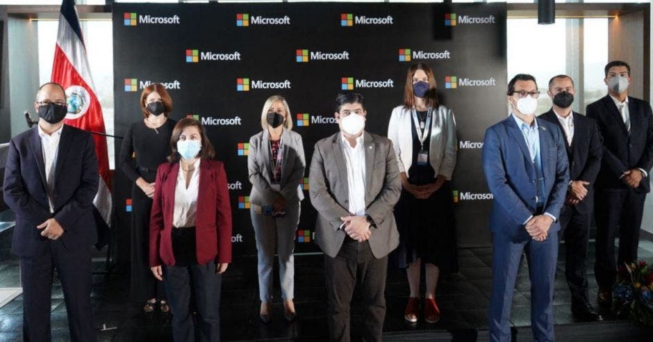 Carlos Alvarado en nuevas oficinas de Microsoft Costa Rica