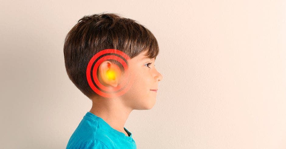 niño con problemas auditivos