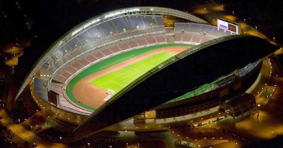 El Estadio Nacional sería el escenario para el traspaso de poderes. Archivo/La República.