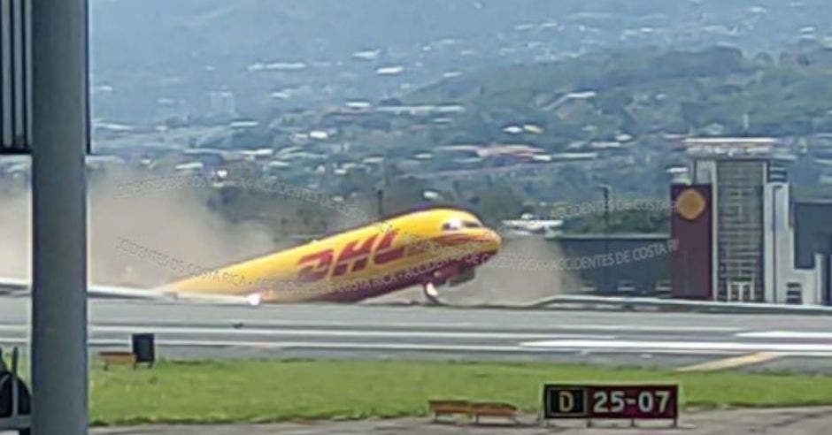 Así quedó el avión. Cortesía/La República.