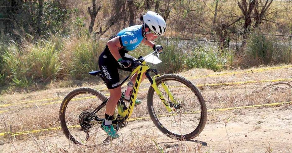 mujer ciclista