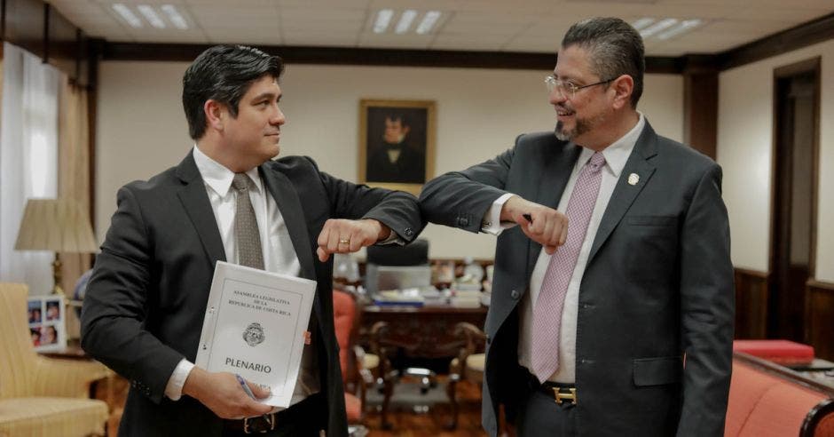 Carlos Alvarado Rodrigo Chaves