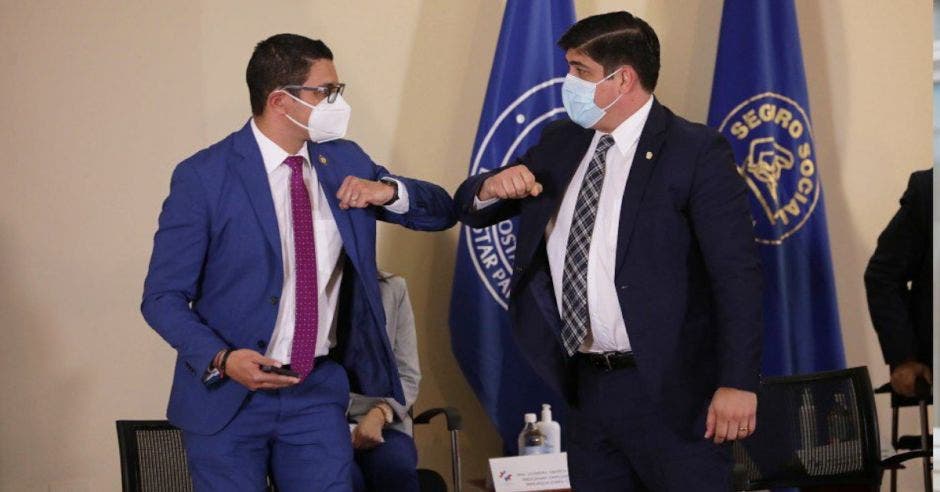 Carlos Alvarado y el ministro de Salud