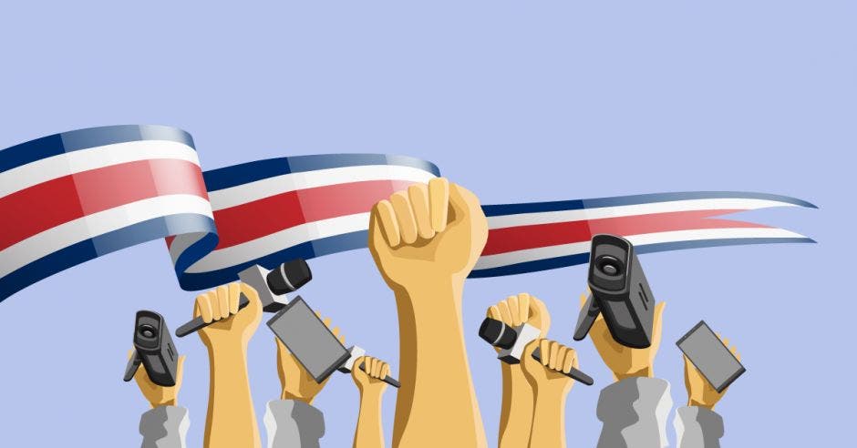 libertad de expresión en Costa Rica, puños levantados con equipo de video y foto