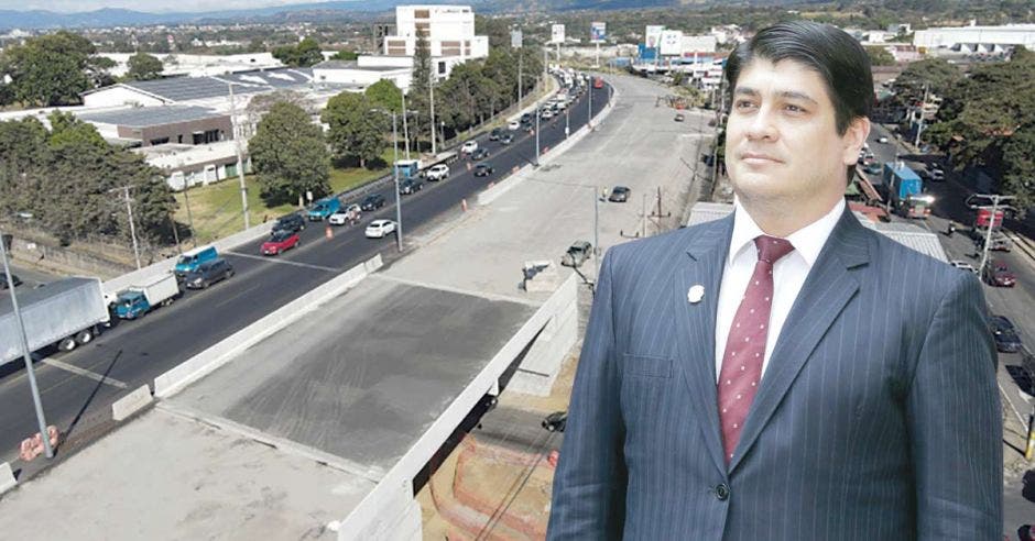 El mandatario Carlos Alvarado hizo un recorrido ayer por las nuevas obras de infraestructura, las cuales, tienen un avance del 99%. Cortesía/La República.