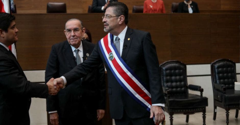 Rodrigo Chaves aseveró que debe reconstruir Costa Rica tras dos gobiernos del PAC, incluido el de Carlos Alvarado. Cortesía/La República.