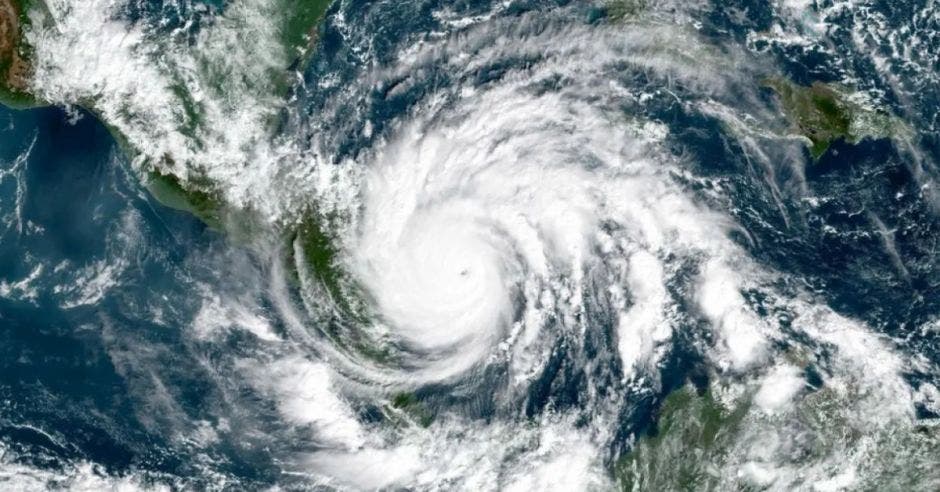 tormenta tropical bonnie emergencia climática telcos servicios fijos y móviles