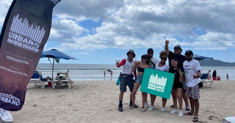 voluntarios de limpieza de playas
