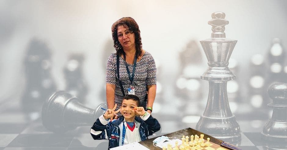 mujer Costa Rica ajedrez