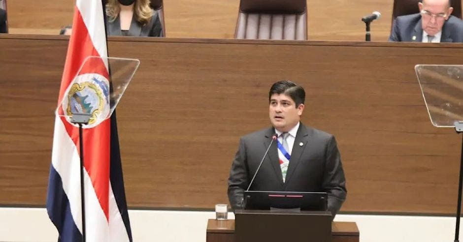 Carlos Alvarado.