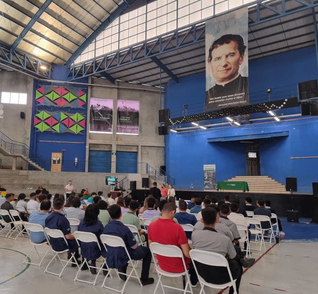 estudiantes profesores colegios técnicos innovation hub 2022 cedes don bosco realidad aumentada tecnología electromecánica ingeniería eléctrica ctp mercedes norte heredia alejandro josé vega misión salesiana