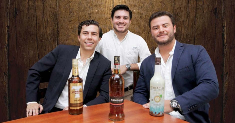 Minor Loaiza, director ejecutivo; Marcelo Guilá, gerente de Ventas y Gabriel Jiménez, director general, de Supreme Distributions.