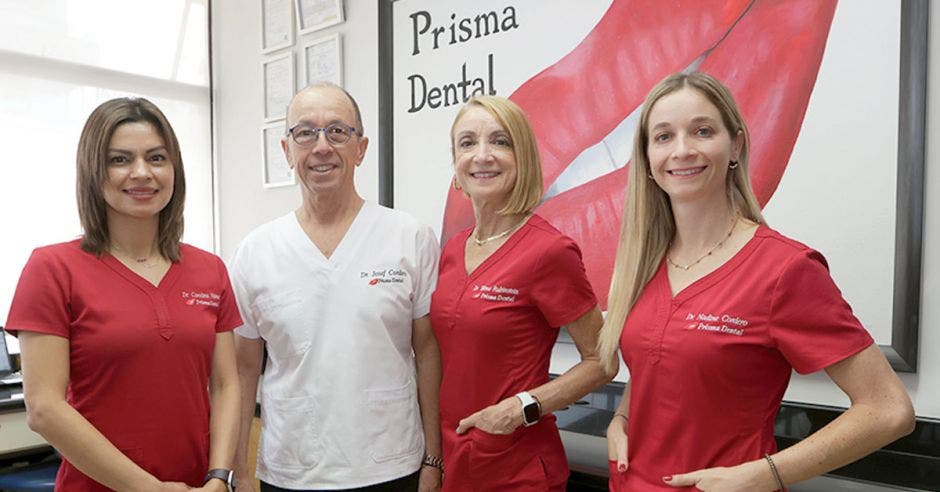 Dra. Carolina Núñez, Dr. Josef Cordero, Dra. Telma Rubinstein, Dra. Nadine Cordero