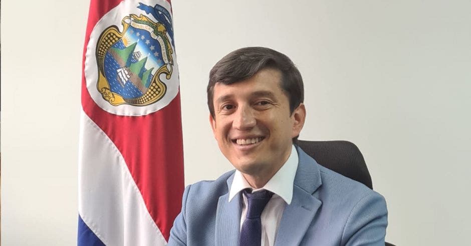 renuncias directoras ministerio de ciencia y tecnología orlando vega viceministro telecomunicaciones cynthia morales, ex directora de concesiones y normas en telecomunicaciones maría angélica chinchilla ex directora de evolución y mercado de telecomunicaciones