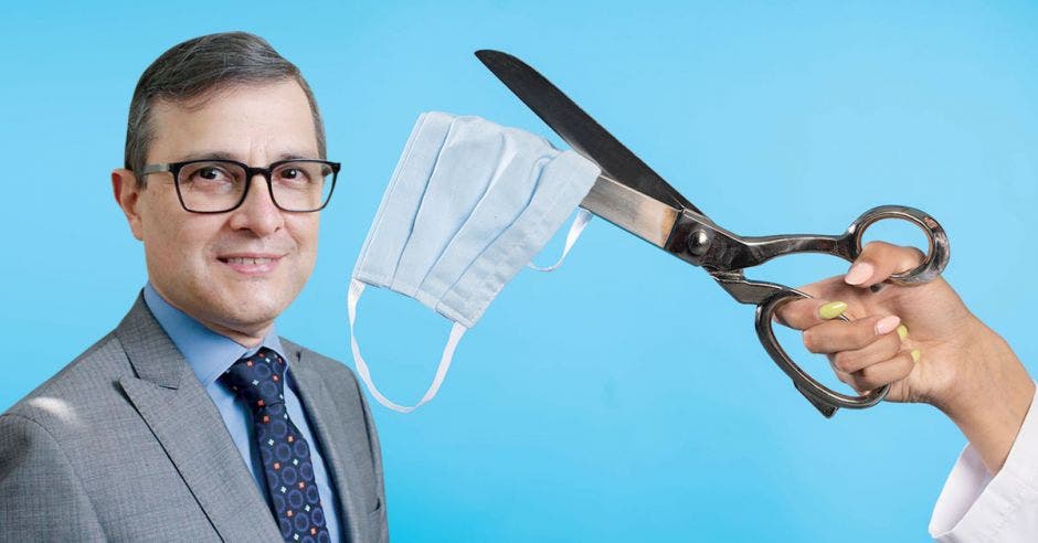 Carlos Jiménez, subdirector del Hospital de Niños recomienda utilizar como medida sanitaria el uso de la mascarilla en espacios cerrados, incluidas las escuelas. Shutterstock/La República.