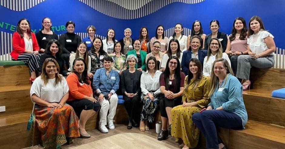 El Banco Nacional es una de las organizaciones que promueve el máximo potencial de las mujeres, a través del Programa Mujeres Líderes Emergentes Costa Rica. Cortesía/La República.