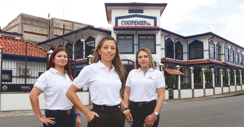 Kerlyn Fernández, Ana Karen Alvarado y Gloriana Rodríguez, de Coopemep R.L.