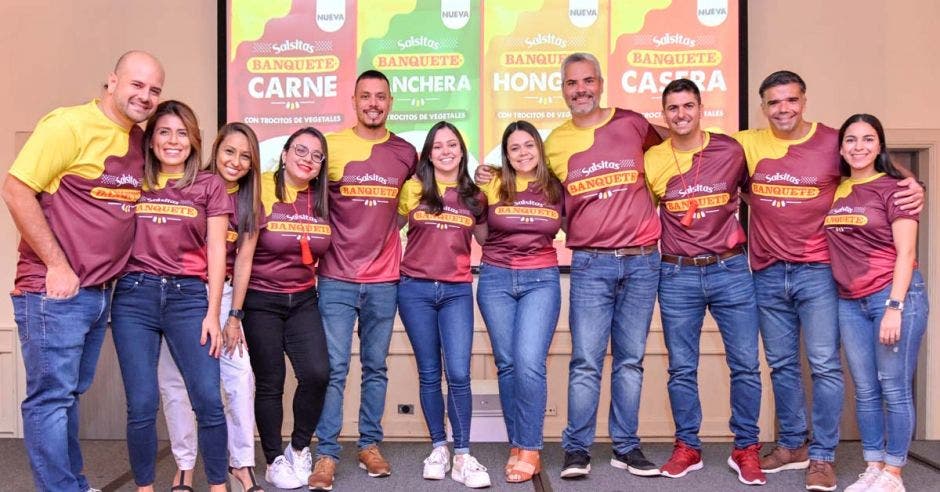 Evento de lanzamiento: Nicolás Aranguren, Gabriela Ruiz, María José Bolaños, Melissa Arcia, Julio Campos, Dania Madrigal, Marcela Cárdenas, Mario Pinto, Ricardo Villa, Rodrigo Lavall, Eva Bustamante.