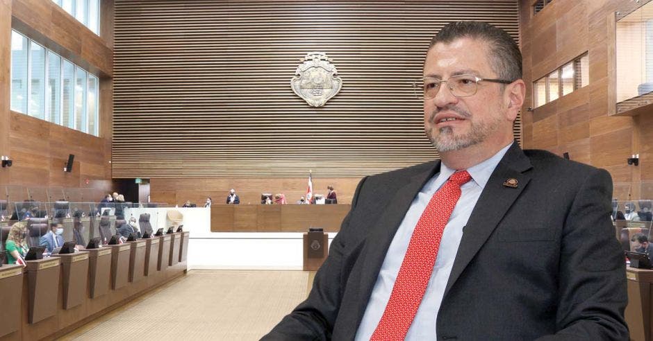 El presidente Rodrigo Chaves no cree que deba pedir disculpas a los diputados. Esteban Monge/La República