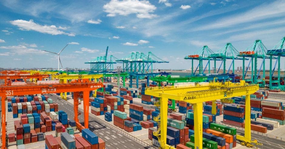 tecnologías digitales puerto inteligente eficiencia productividad huwei puerto tianjin china sistema transporte horizontal inteligente sin conductor cables emisiones carbono zona portuaria beijiang conducción autónoma 76 vehículos inteligentes despacho centralizado nube eficiencia transformación tecnologías inteligencia artificial 5G conducción autónoma entornos controlados Joaquín saldana vicepresidente estrategia marketing huawei américa latina caribe